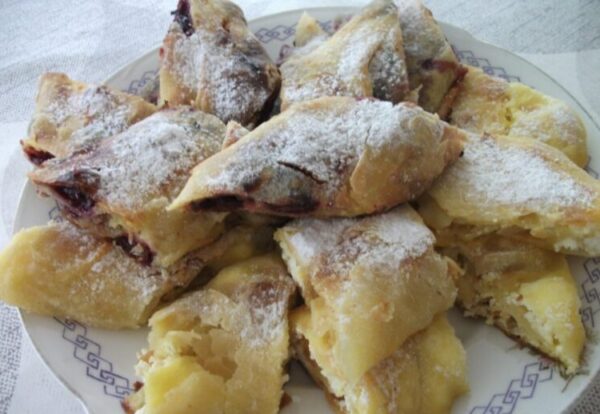 cseresznyés túrós rétes