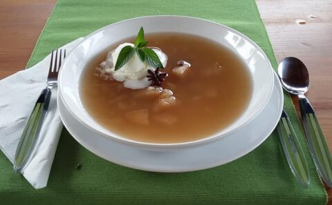 Fűszeres almaleves