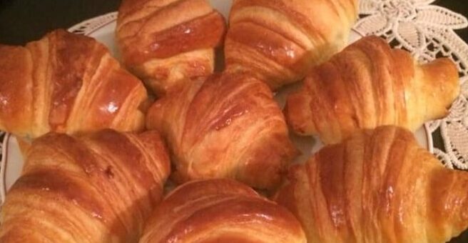 sajtos-sonkás croissant