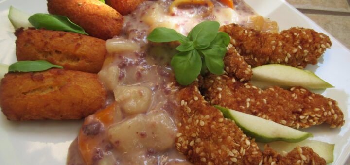 burgonyakrokett szezámos csirkecsíkokkal tányéron