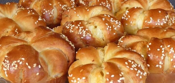 sajtos kalácsok muffinformában sütve