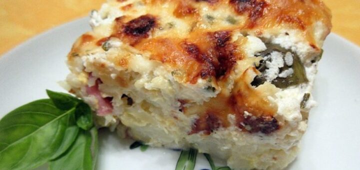 Zöldfűszeres, sonkás-sajtos rakott karfiol