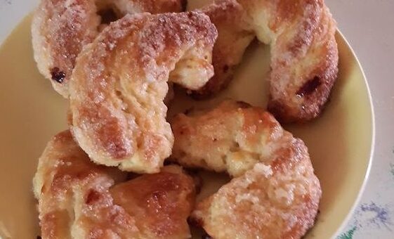 Vízen kelt kifli, vízen kullugó, kútba kelt