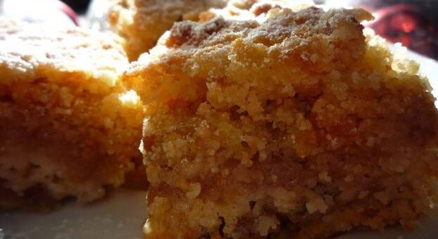 Réteges-bögrés almás sütemény