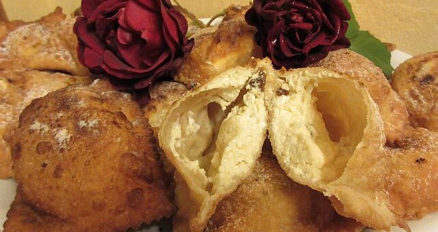 Túróval töltött csöröge