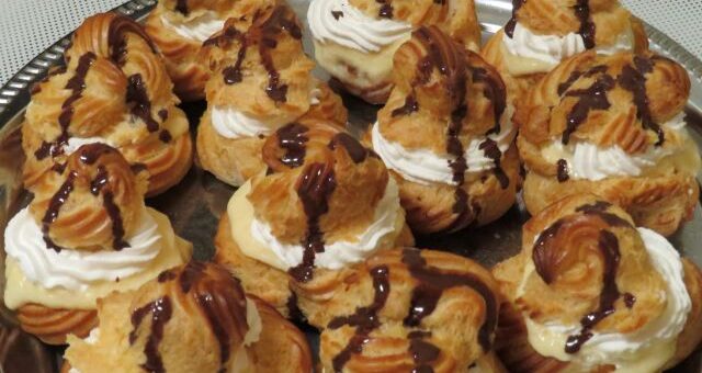 képviselőfánk jalom egy tányéron