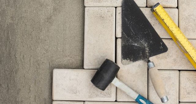 strapabíró térkő