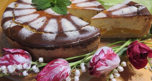 őszibarackos túrótorta egészben