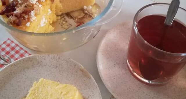 kukoricás puliszka túróval rétegezve