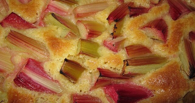 rebarbarás sütemény