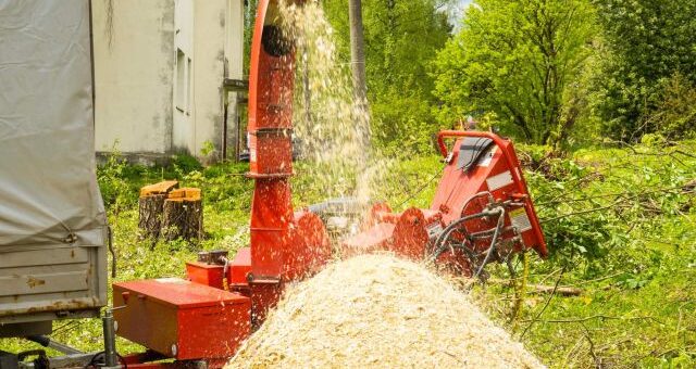 Ágdaráló munka közben