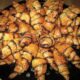 kakaós rugelach halom tányéron