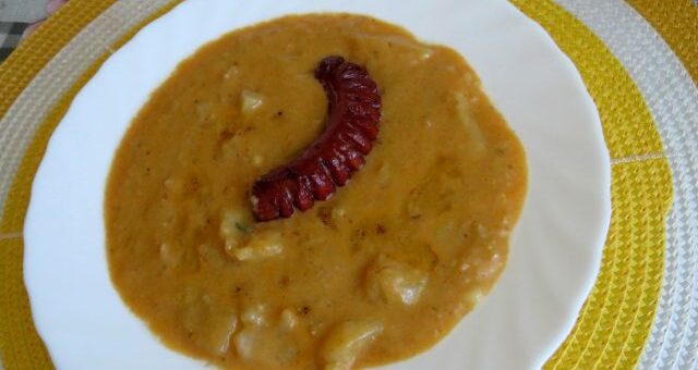 egy tányér kelkáposzta főzelék tányéron