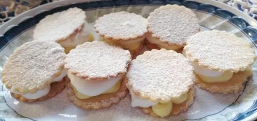 mézes krémes labda sütemény tányéron