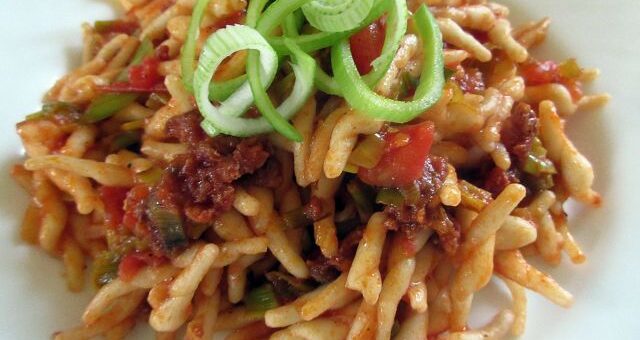 tíz perces tészta tányéron