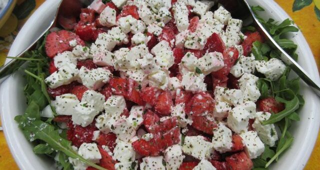 epersaláta rukkolaágyon