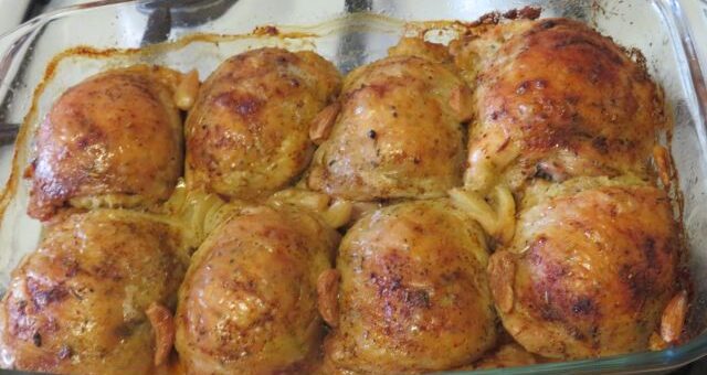 töltött csirkecomb tálban