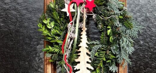 karácsonyi kopogtató a kert növényeiből