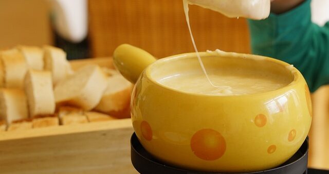 sajtfondü fondütálban