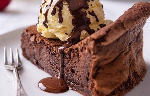 gluténmentes csokoládé torta vanília fagylalttal