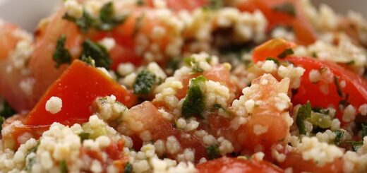kuszkusz paradicsommal és további zöldségekkel