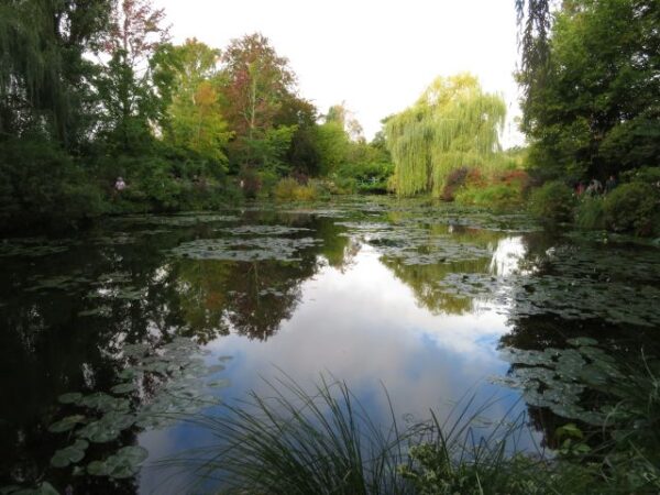 Monet kertje Givernyben