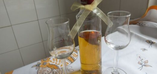 birsalmalikőr üvegben