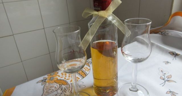 birsalmalikőr üvegben