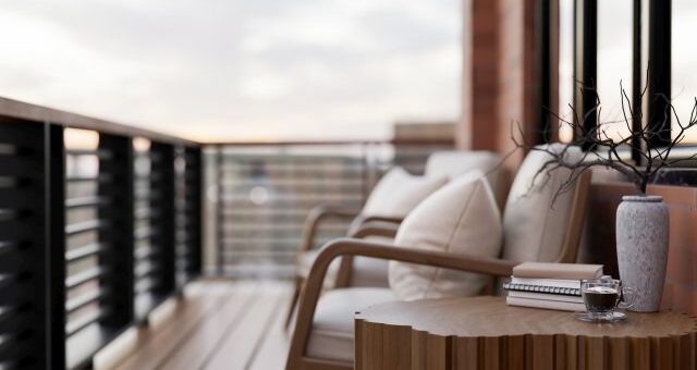 dohányzóasztal az erkélyen