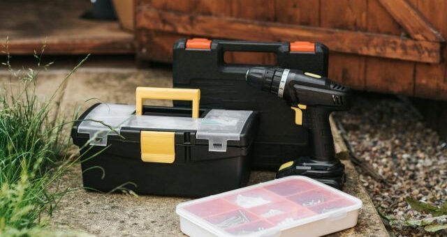 szerszámosláda szerszámokkal