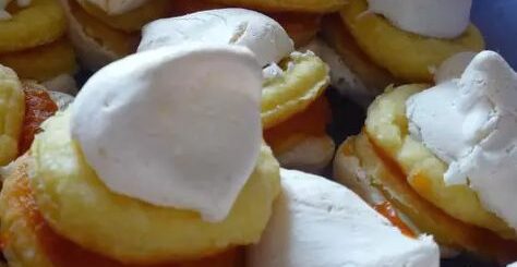 non plusz ultra sütemények tányéron